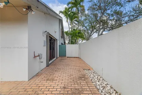 7010 SW 66th Avenue South Miami FL 33143
