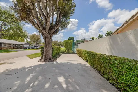 7010 SW 66th Avenue South Miami FL 33143