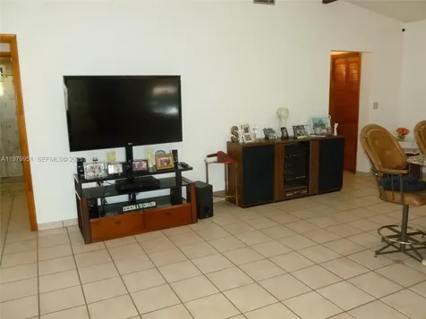 3261 NW 14th Street Miami FL 33125