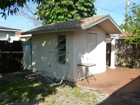 3261 NW 14th Street Miami FL 33125