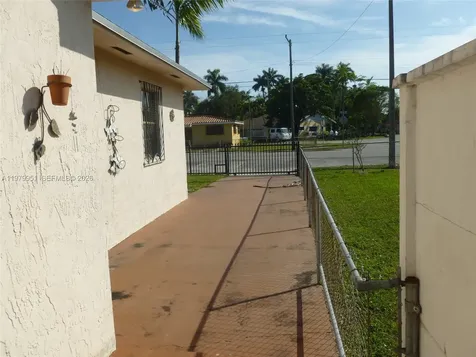 3261 NW 14th Street Miami FL 33125