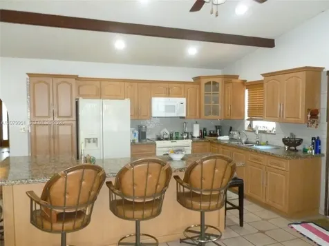 3261 NW 14th Street Miami FL 33125