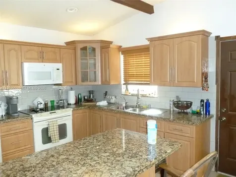 3261 NW 14th Street Miami FL 33125