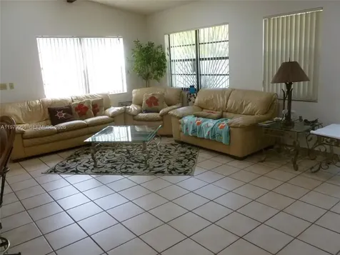 3261 NW 14th Street Miami FL 33125