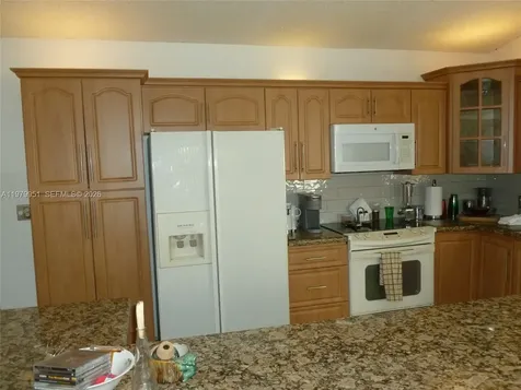 3261 NW 14th Street Miami FL 33125