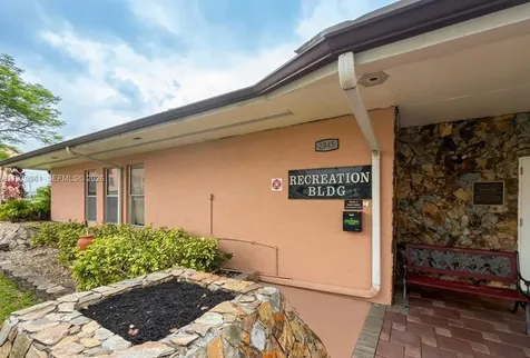 2841 Somerset Drive Lauderdale Lakes FL 33311