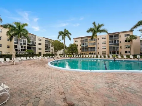 2841 Somerset Drive Lauderdale Lakes FL 33311