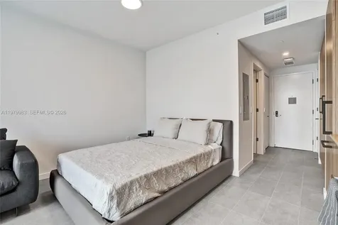 121 NE 5 Miami FL 33132