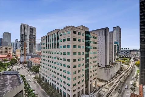 121 NE 5 Miami FL 33132