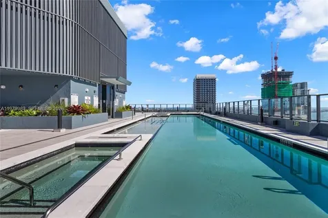 121 NE 5 Miami FL 33132