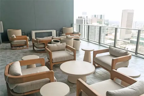 121 NE 5 Miami FL 33132