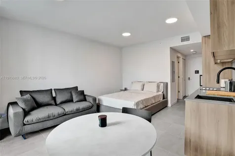 121 NE 5 Miami FL 33132