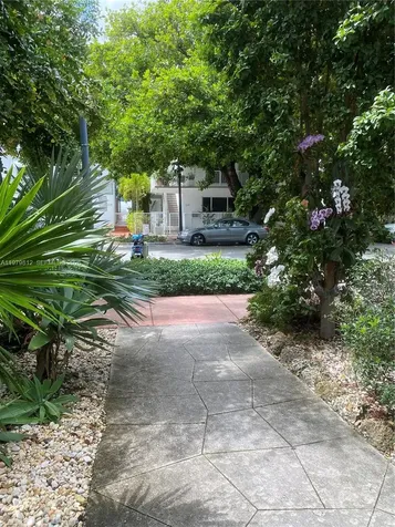 221 Meridian Avenue Miami Beach FL 33139