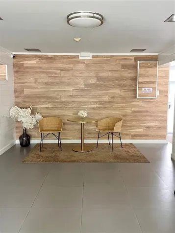 221 Meridian Avenue Miami Beach FL 33139