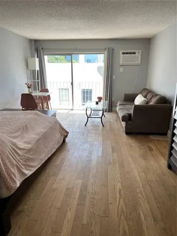 221 Meridian Avenue Miami Beach FL 33139