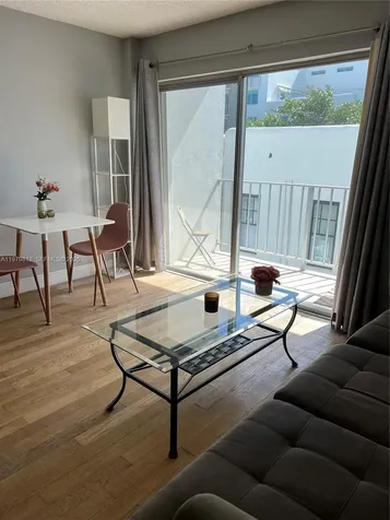 221 Meridian Avenue Miami Beach FL 33139