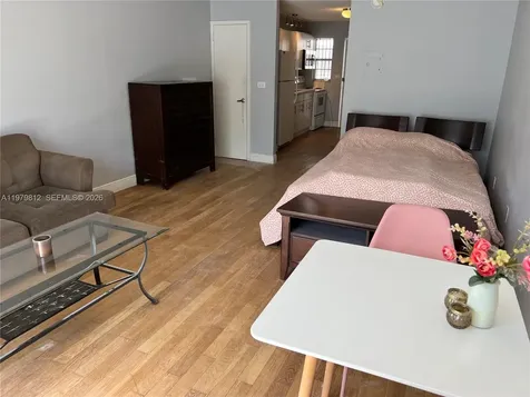 221 Meridian Avenue Miami Beach FL 33139