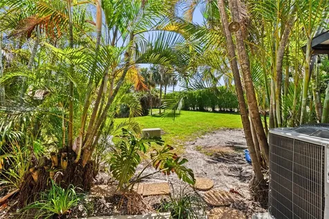 3812 NW 77th Avenue Davie FL 33024