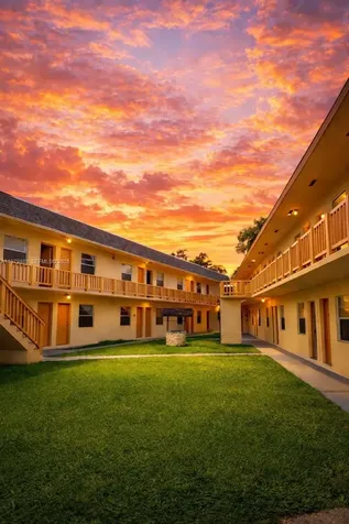 1077 NW 45th Avenue Miami FL 33126
