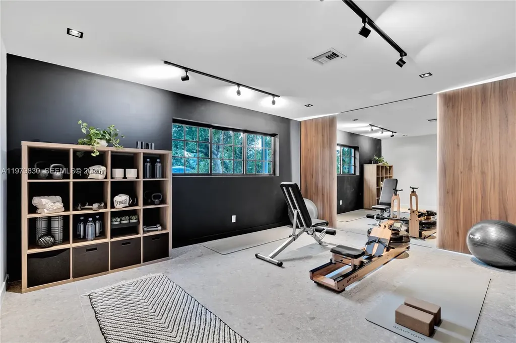 2500 Bayview Drive Fort Lauderdale FL 33305