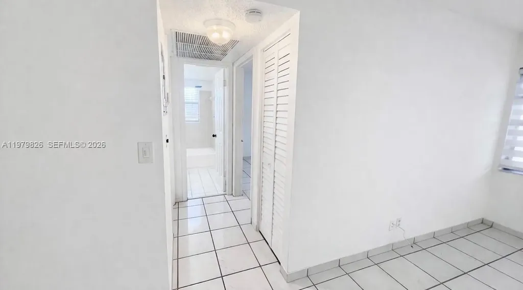 809 Twin Lakes Drive Coral Springs FL 33071