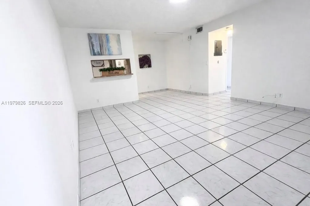 809 Twin Lakes Drive Coral Springs FL 33071