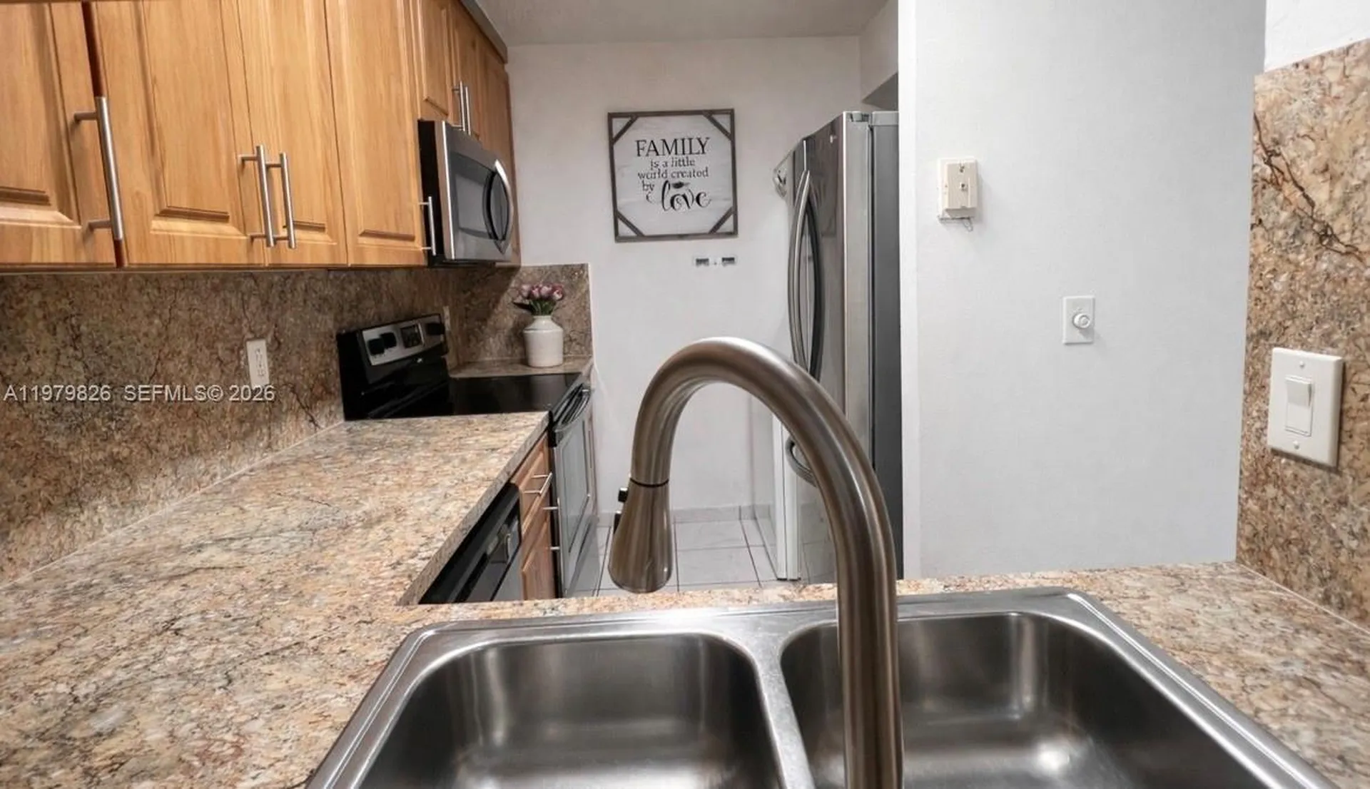 809 Twin Lakes Drive Coral Springs FL 33071