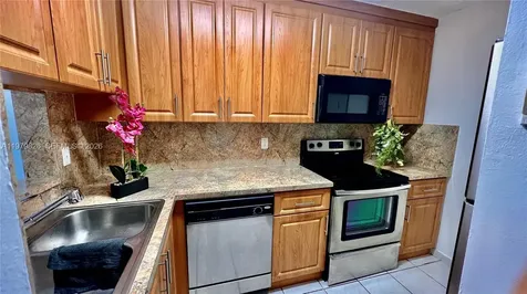 809 Twin Lakes Drive Coral Springs FL 33071