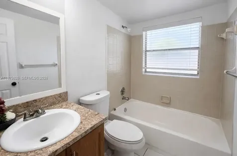 809 Twin Lakes Drive Coral Springs FL 33071