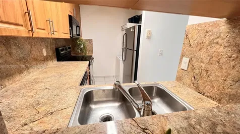 809 Twin Lakes Drive Coral Springs FL 33071