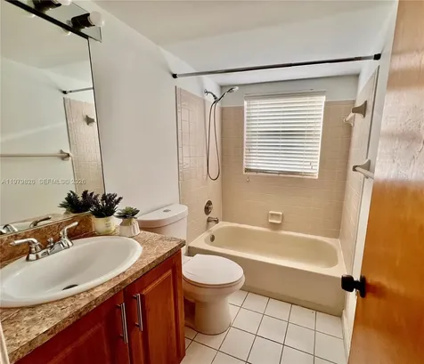 809 Twin Lakes Drive Coral Springs FL 33071