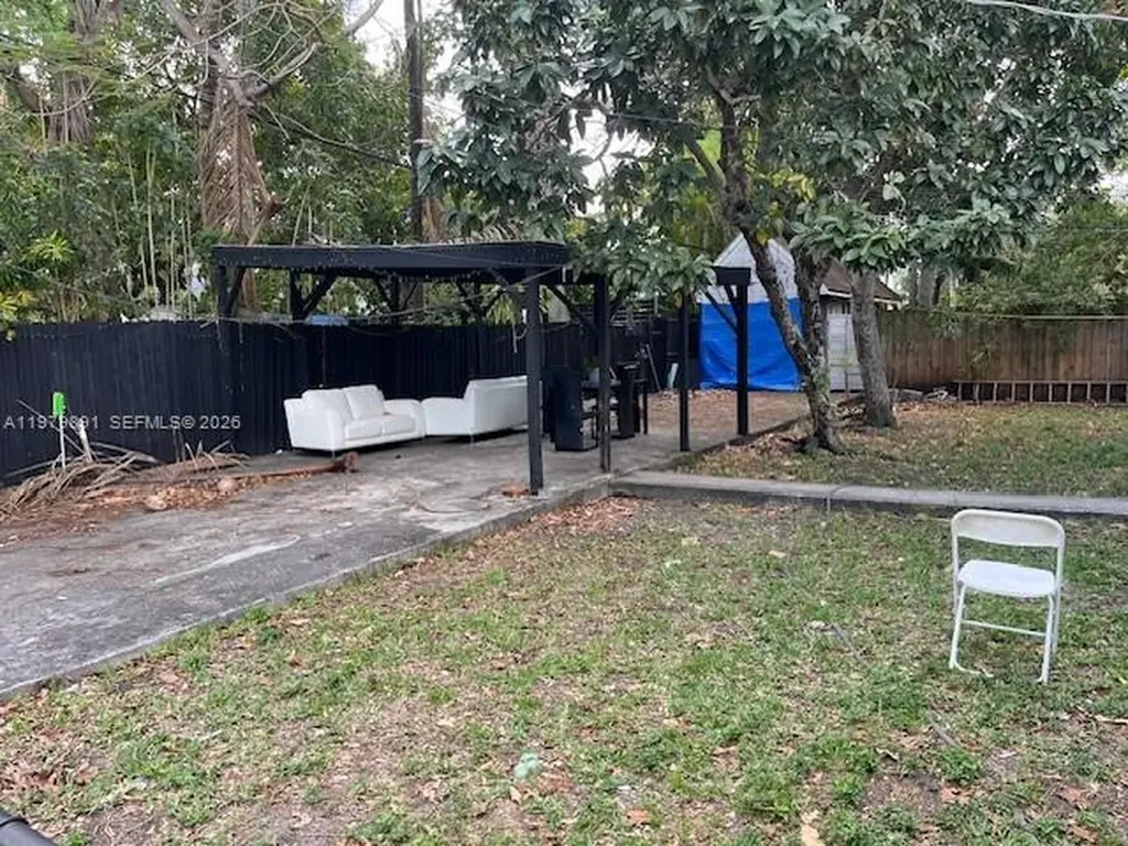 800 NW 29th Terrace Miami FL 33127