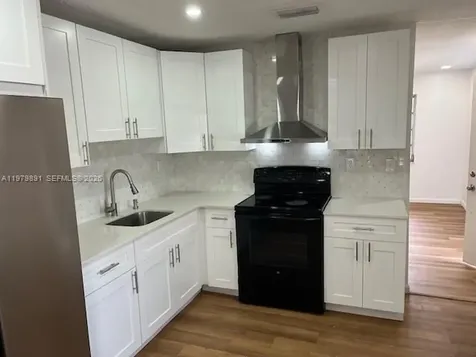 800 NW 29th Terrace Miami FL 33127