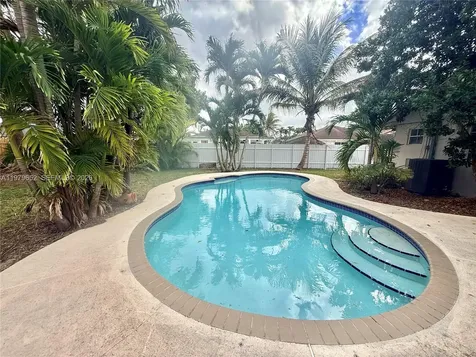 17991 SW 136th Avenue Miami FL 33177