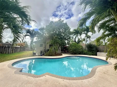 17991 SW 136th Avenue Miami FL 33177