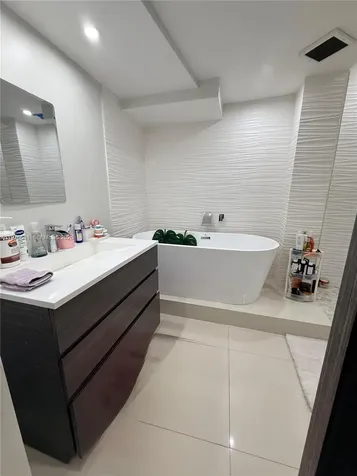 6039 Collins Avenue Miami Beach FL 33140