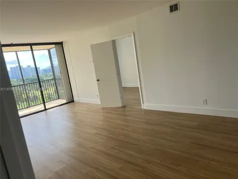 20301 W Country Club Drive Aventura FL 33180