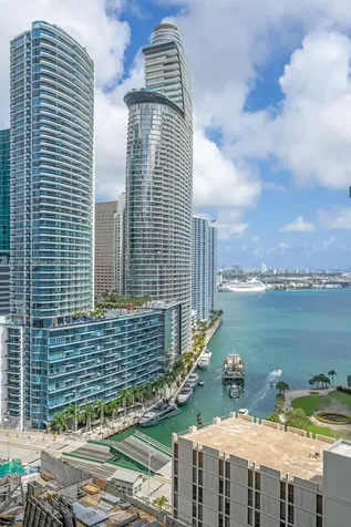 77 SE 5th Street Miami FL 33131