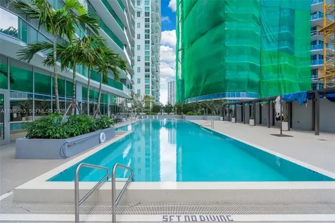 77 SE 5th Street Miami FL 33131