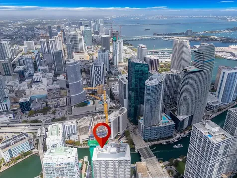 77 SE 5th Street Miami FL 33131
