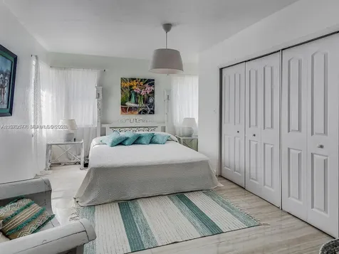 6910 Rue Notre Dame Miami Beach FL 33141