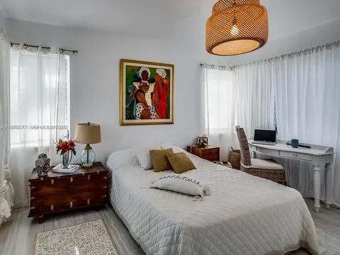 6910 Rue Notre Dame Miami Beach FL 33141