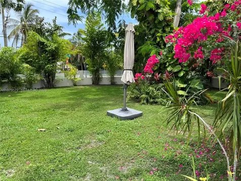 6910 Rue Notre Dame Miami Beach FL 33141