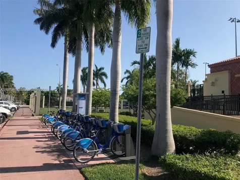 6910 Rue Notre Dame Miami Beach FL 33141