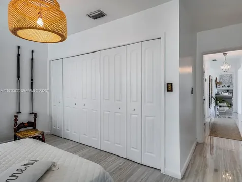 6910 Rue Notre Dame Miami Beach FL 33141