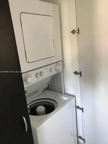 421 Meridian Avenue Miami Beach FL 33139