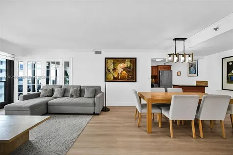 5225 Collins Avenue Miami Beach FL 33140