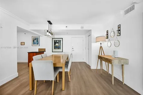 5225 Collins Avenue Miami Beach FL 33140