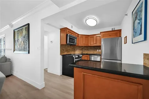 5225 Collins Avenue Miami Beach FL 33140