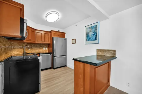 5225 Collins Avenue Miami Beach FL 33140